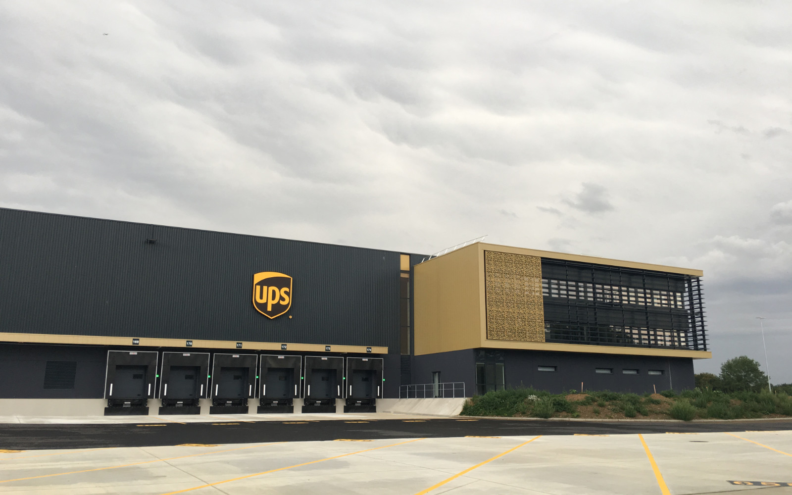 UPS Evry 3